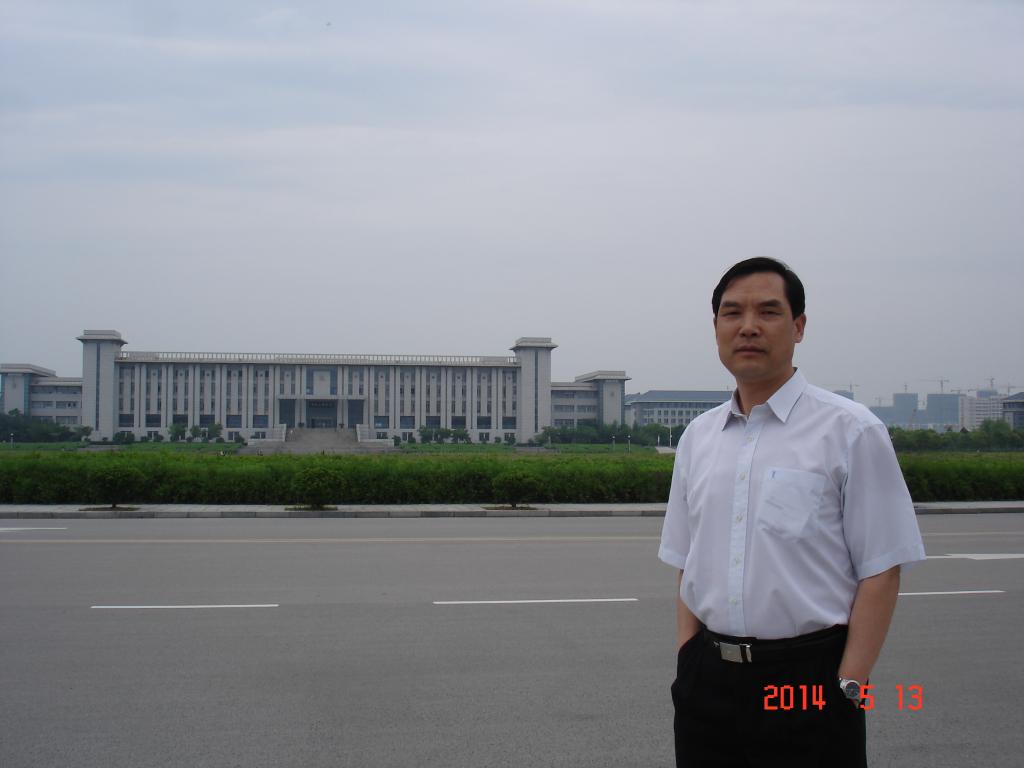 科研榜样——侯斌华 