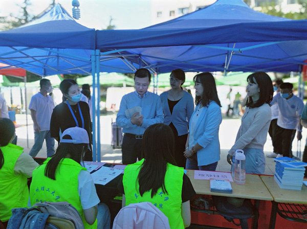 zoty中欧顺利完成2020级本科生迎新工作