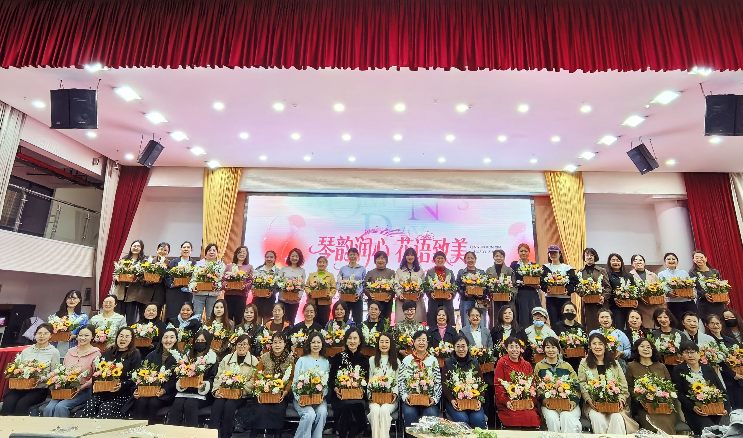 琴韵润心传文脉 花语致美敬巾帼——zoty中欧官方网站举办“三八”妇女节插花与古琴雅集活动
