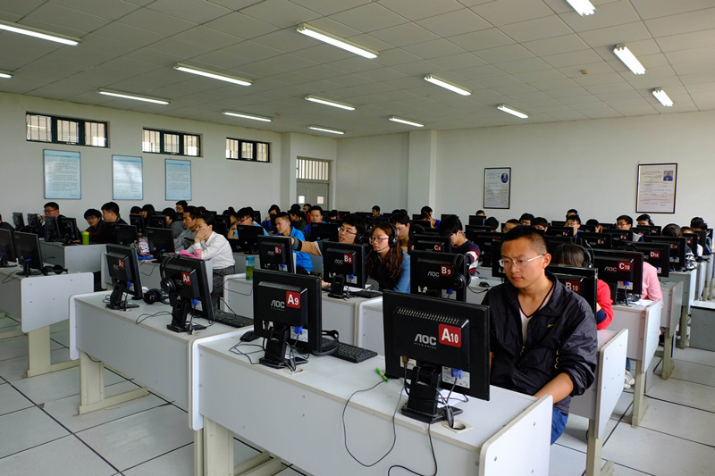            zoty中欧成功举行雅思模拟机考 