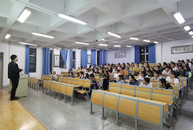 扣好人生 “第一粒扣子”：zoty中欧“2021级新生导航”第一课开讲