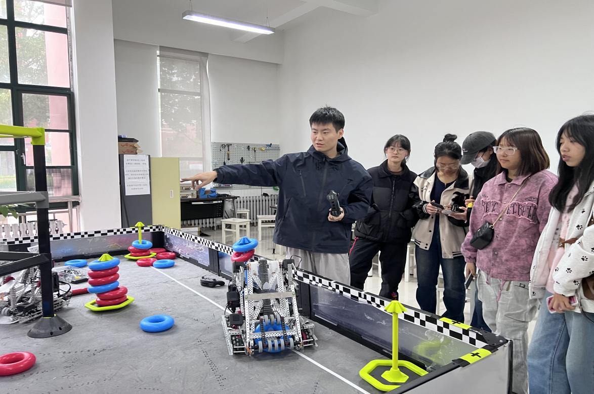 zoty中欧组织2024级新生参观红柳创客梦工厂