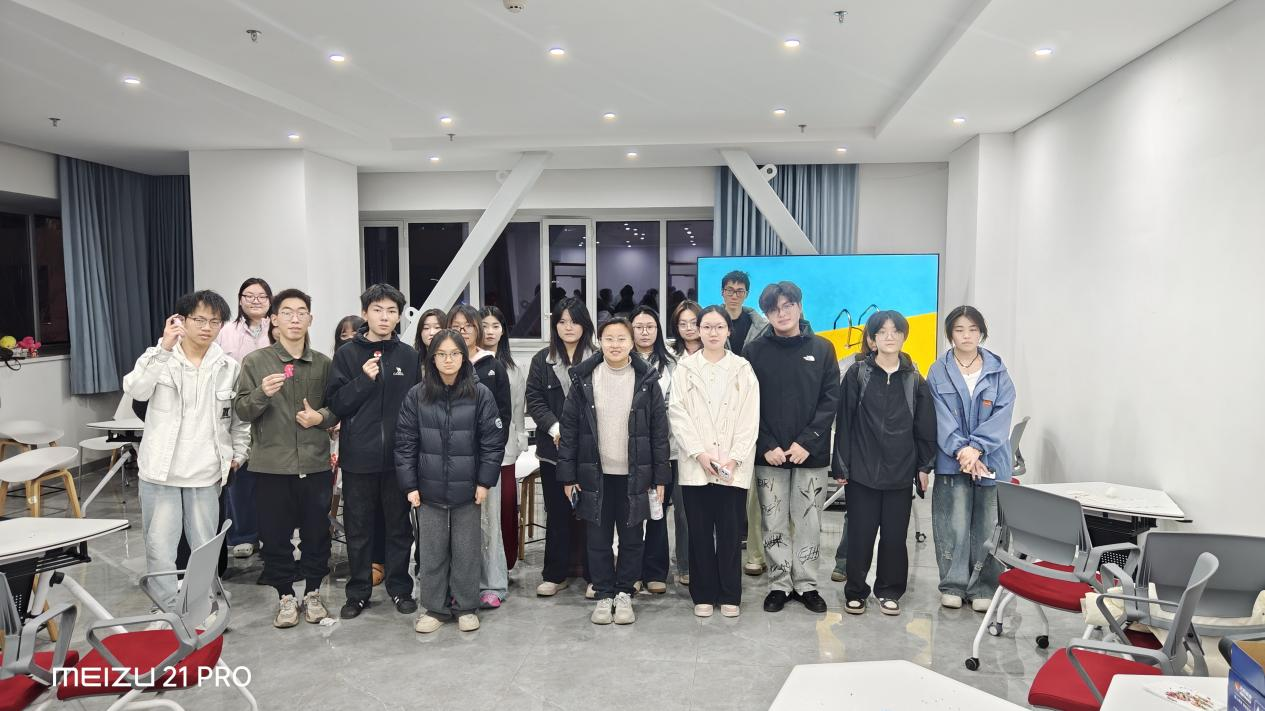 以豆为媒润心育心、以艺践行健康理念 ——zoty中欧开展“健康公司、快乐大学”拼豆DIY活动